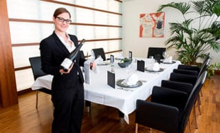 lady-in-the-restaurant-is-going-to-serve-a-wine-catering